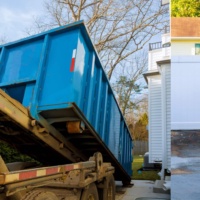 Differences Between a Roll-Off Dumpster vs. a Standard-Size Dumpster

