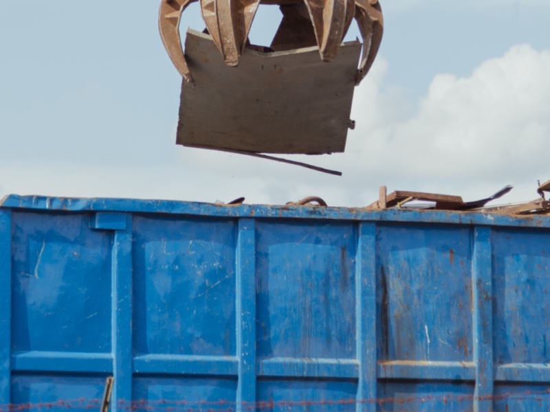 Combine Junk Removal With Roll-Off Dumpster Rentals for Total Cleanup Flexibility